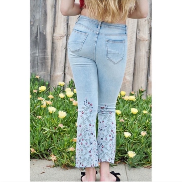 Driftwood Roxy Jeans Crop Flare Floral Embroidery Raw Hem Cut Off Denim 26 - Picture 2 of 14